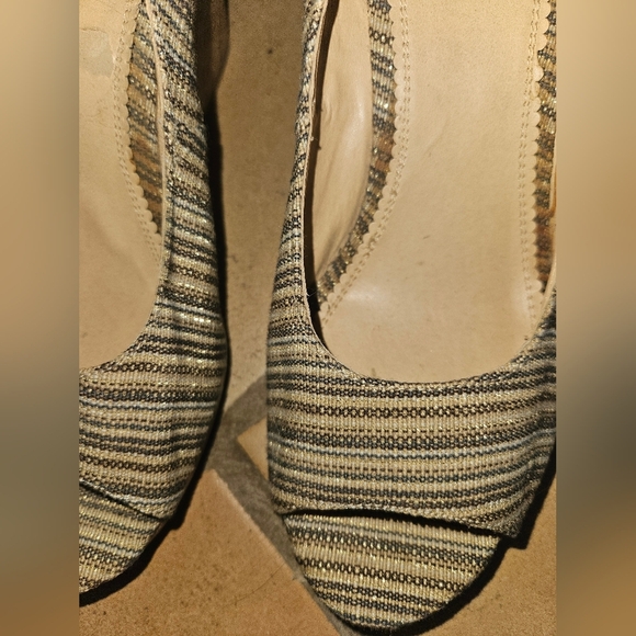 Report Womans Wedge Style Open Toe Shoe Size 10 - Picture 2 of 9